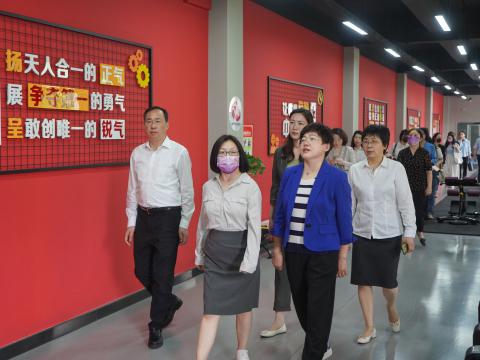 天下总工会女职工部莅临mg不朽情缘电气调研女职工事情