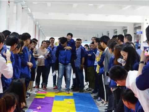 坚贞立志，，，，，，永葆精神，，，，，，勇猛领先，，，，，，不负青春